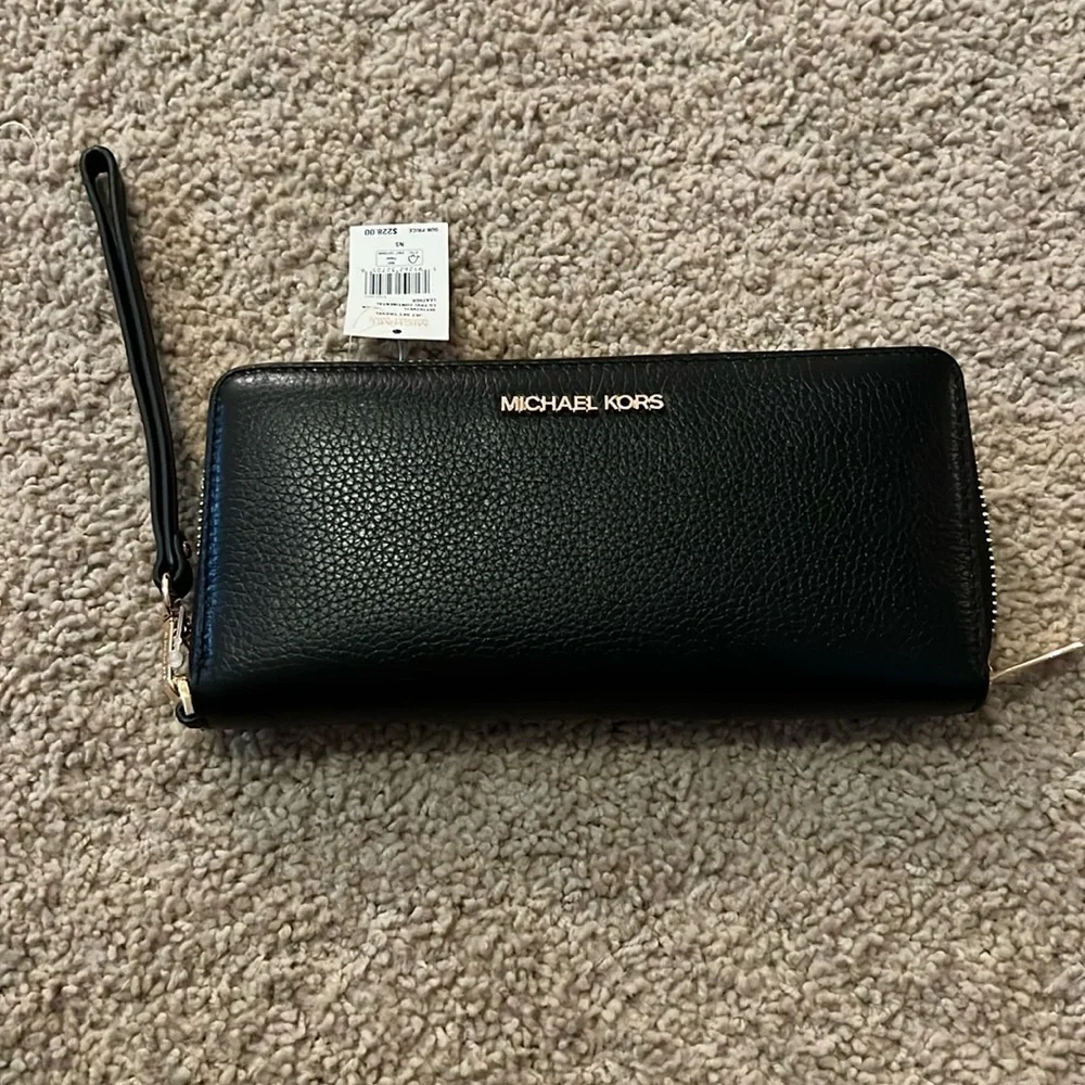 Michael Kors jet set travel large continental wallet